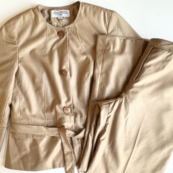 Sharagano 6 Beige Pants Suit Set Lined Belted Blazer Wood Heart Buttons Career - Picture 1 of 15